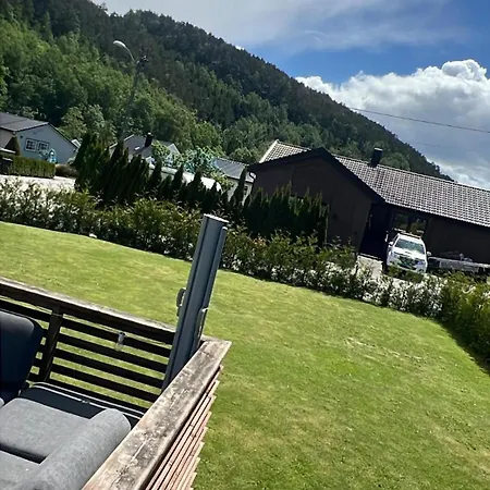 Et Hjem Midt Mellom Og Sogne 度假居 克里斯蒂安桑