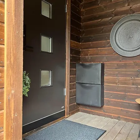 Et Hjem Midt Mellom Og Sogne * 克里斯蒂安桑
